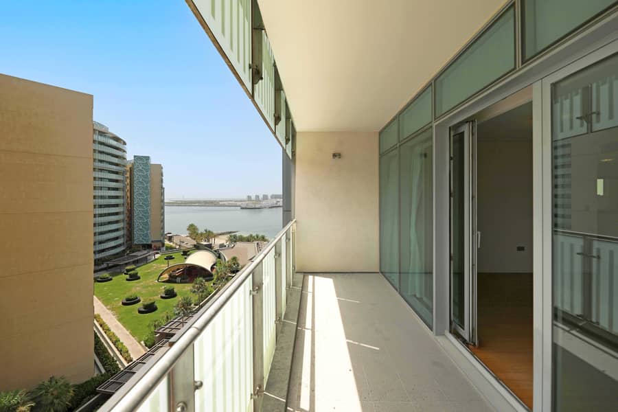 5 2 Bed / Green Leafy and Water View / Mid Floor