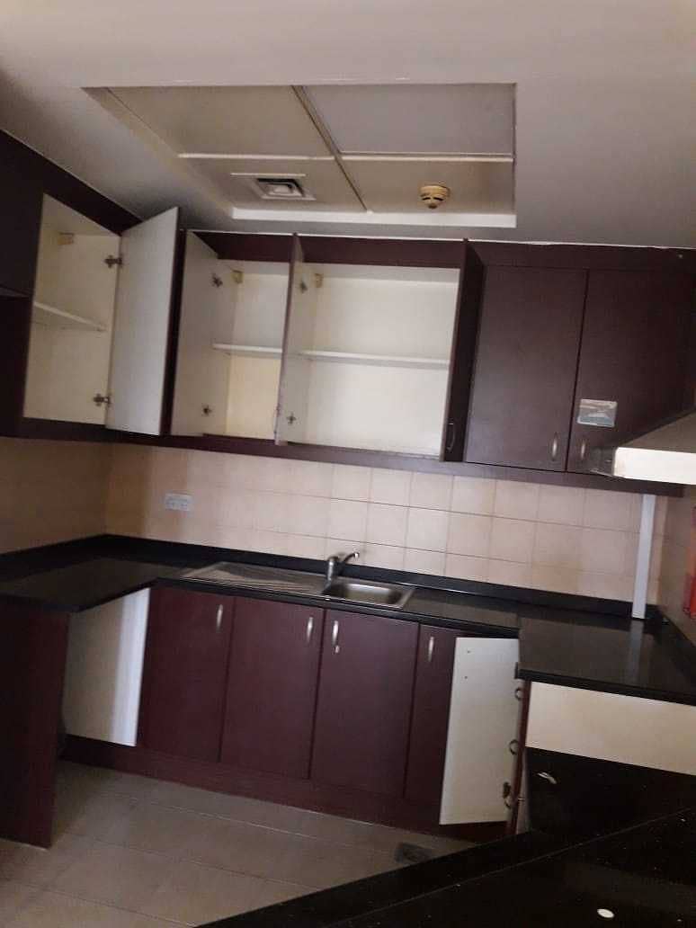 3 1 BEDROOM WITH BALCONY INCLUDING CHILLER AND MAINTENANCE IN STREET 2 WITH 2 MONTHS FREEE!!!!!
