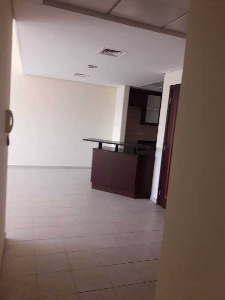7 1 BEDROOM WITH BALCONY INCLUDING CHILLER AND MAINTENANCE IN STREET 2 WITH 2 MONTHS FREEE!!!!!