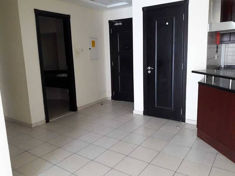 9 1 BEDROOM WITH BALCONY INCLUDING CHILLER AND MAINTENANCE IN STREET 2 WITH 2 MONTHS FREEE!!!!!