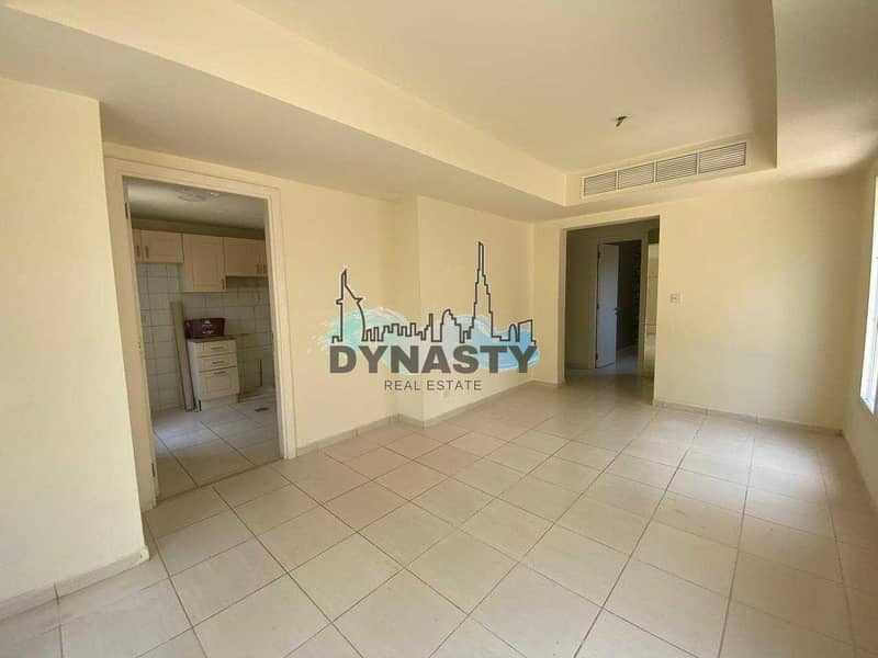 8 ovely 3BHK + Maid's | Well-Maintained | Spacious
