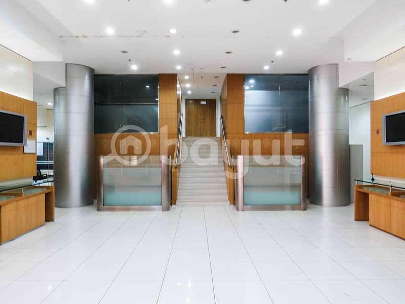 COMMERCIAL SPACE WITH 3 PARKING COMMERCIAL SPACE WITH 3 PARKING