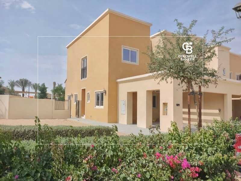 32 3 Bedrooms + Maid |Single Row| near to the pool