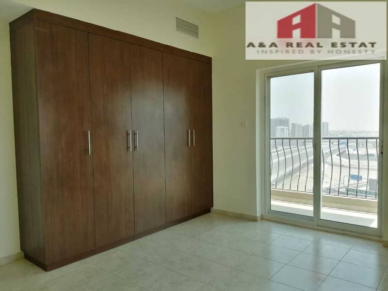 Bright 2 bedroom High Floor With Appliances In JVT