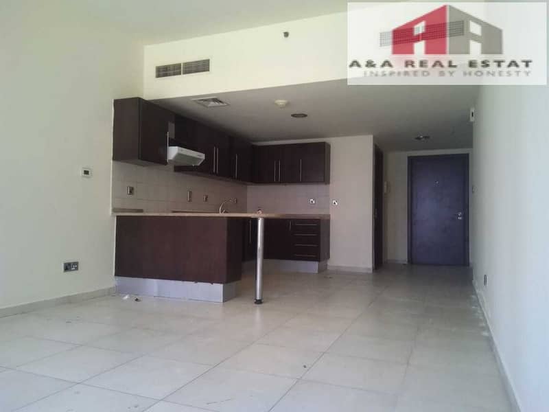 Lake view! spacious 1-BHK for sale in Dubai Arch Tower