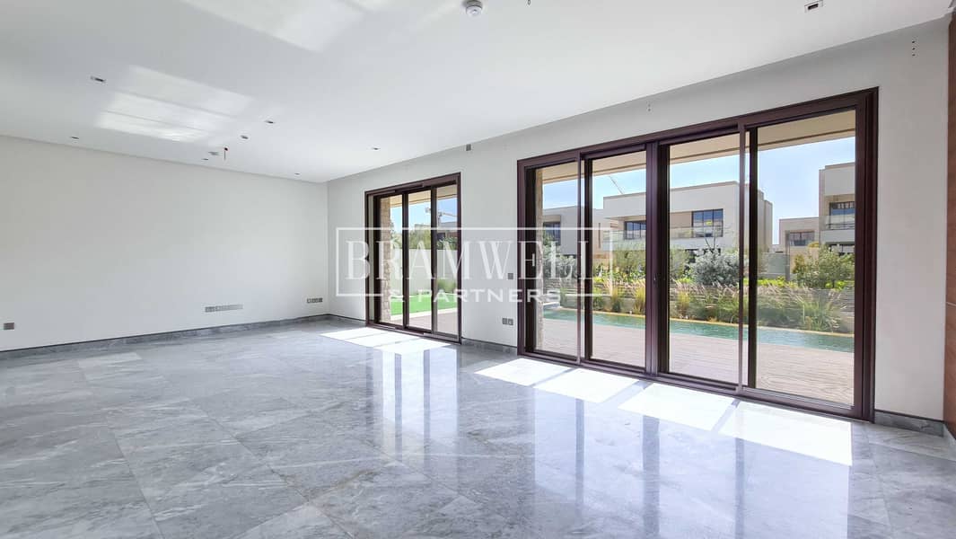 Mesmerizing and Spacious 5 Bedroom Villa Available Now!