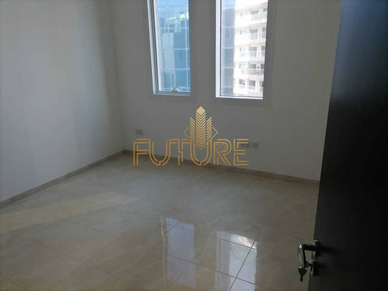 5 Perfect Offer 2BR Flat Located in Corniche Area