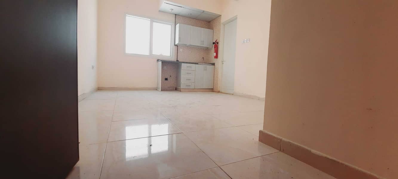 Spacious studio flat availble Close to bus stand rent just 12000