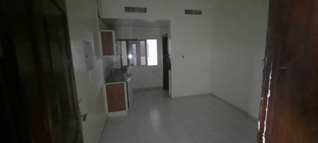 Studio flat close to bus stop just for 10,000 only in Muwaillah