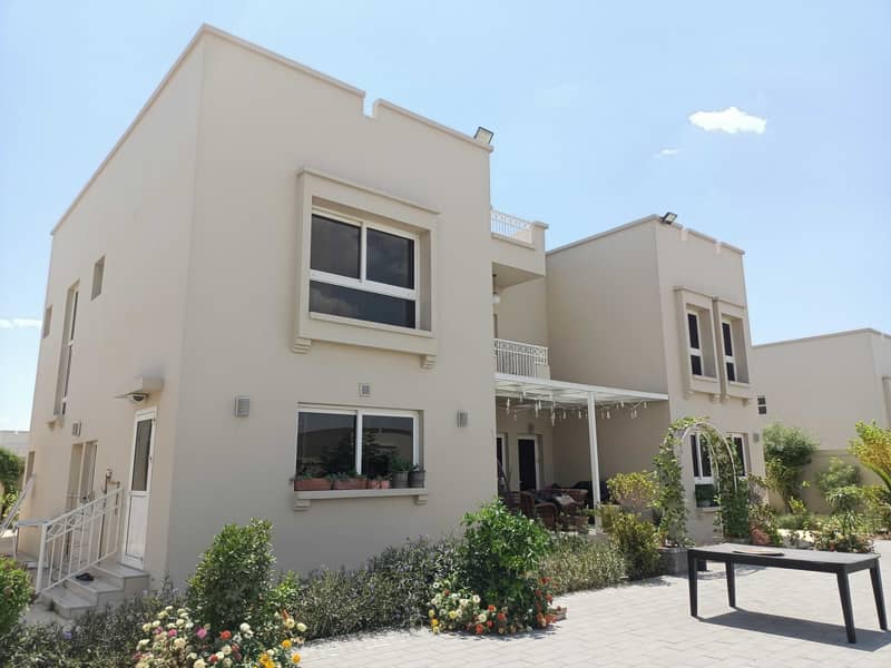 HUGE INDEPENDANT VILLA + WITH GARDEN AREA HUGE INDEPENDANT VILLA + WITH GARDEN AREA