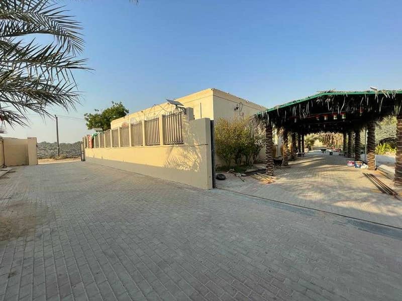 For sale a villa in the middle of a farm in Sharjah, Al Zubair area, on a very large area of ​​land with plants of different colors and shapes