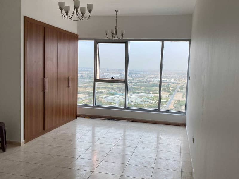 Studio Apartment Available in Skycourts