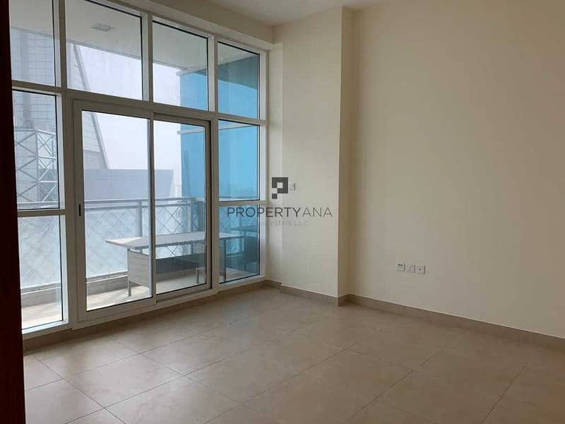 12 High Floor |Beautiful Canal View |Fitted Kitchen