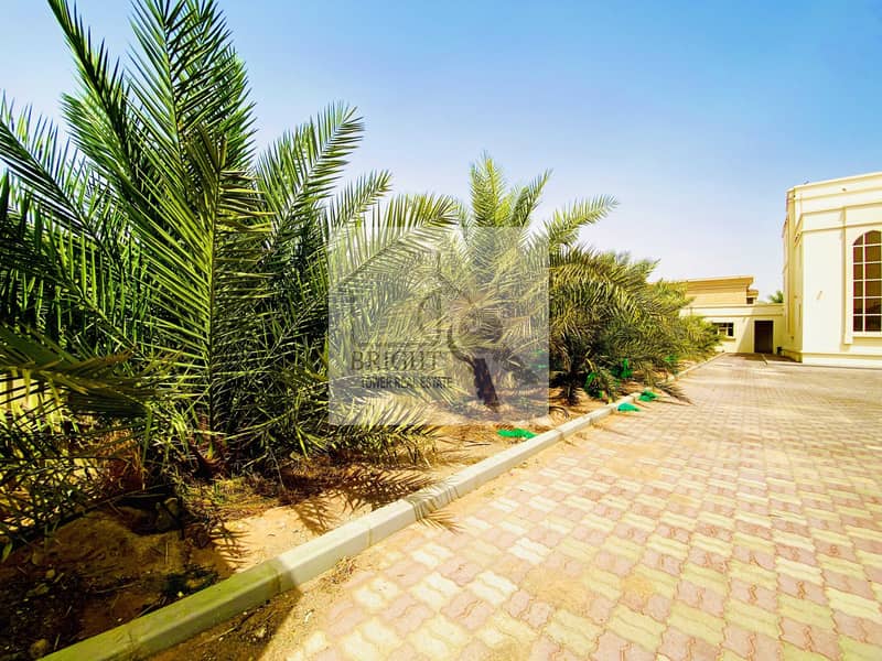 4 Spacious 9 Bedroom Villa in Al Zakher