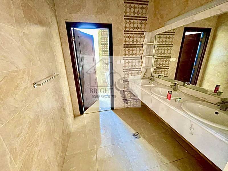 23 8 Bedroom Spacious  Villa In Al Maqam