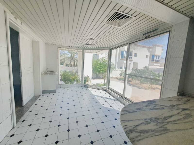 20 modern big independent villa  in Jumeirah 1 rent is 800k