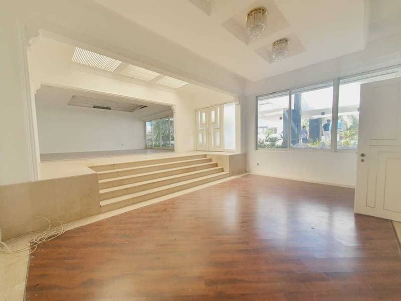 22 modern big independent villa  in Jumeirah 1 rent is 800k