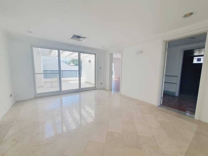23 modern big independent villa  in Jumeirah 1 rent is 800k