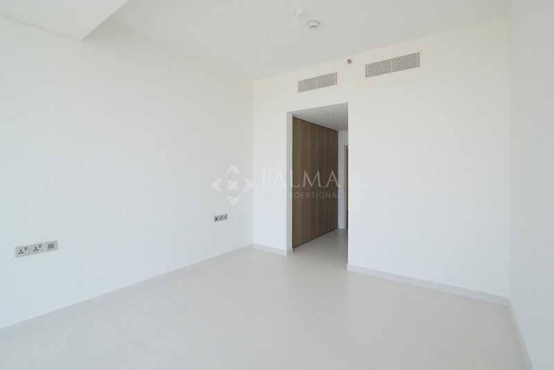 5 Spacious 2 Bedroom Apartment with Sea Views