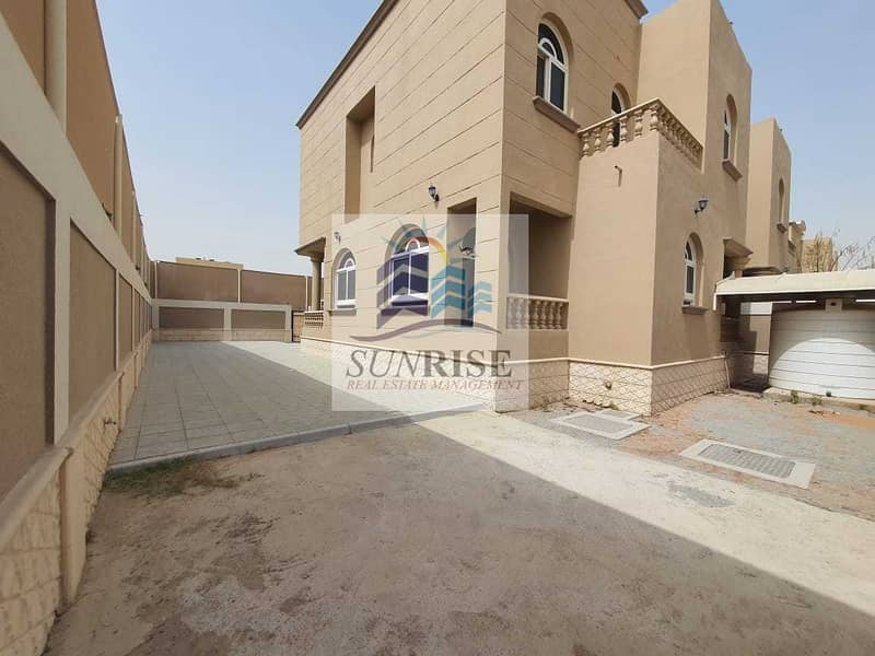 2 private entrance villa deluxe with yard 4 bdr and hall and majlis and yard