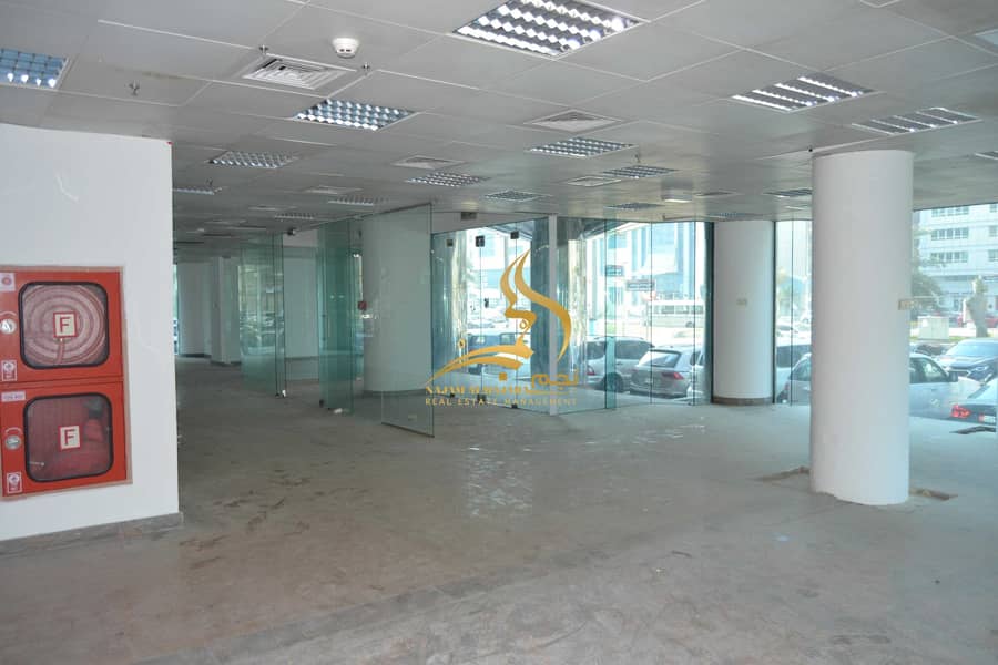 12 Showroom Vacant in Bin Ghanim Tower - Hamdan Street