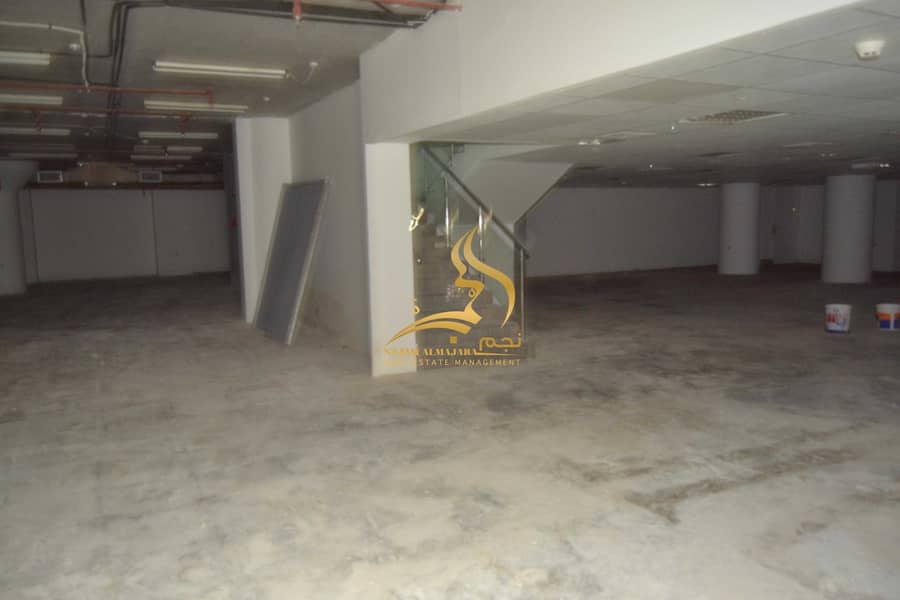 21 Showroom Vacant in Bin Ghanim Tower - Hamdan Street