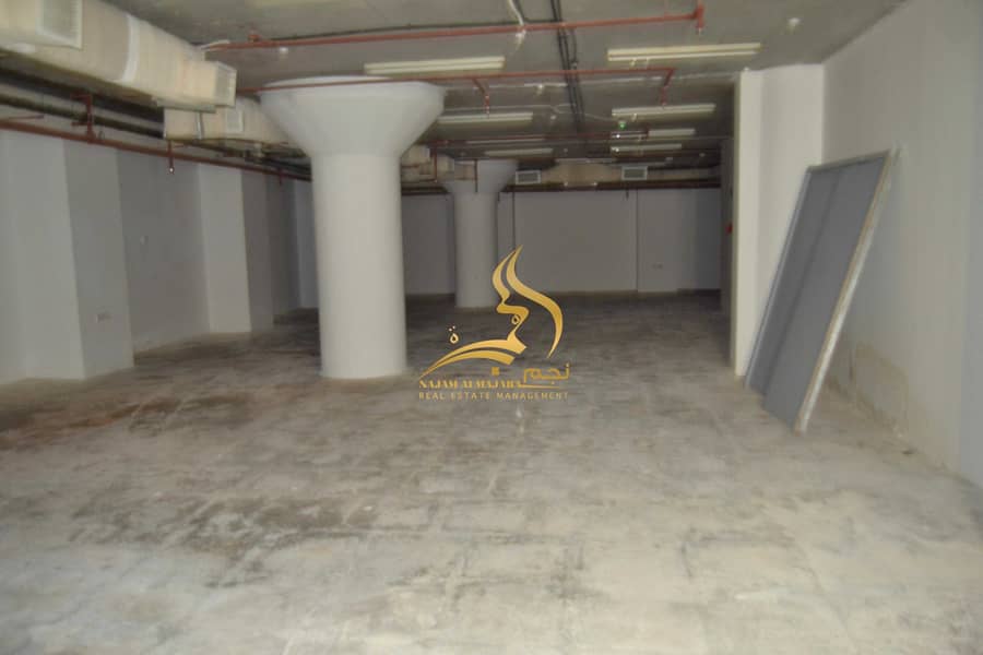 24 Showroom Vacant in Bin Ghanim Tower - Hamdan Street