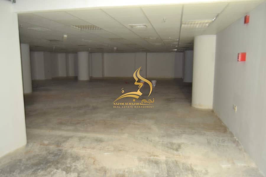 28 Showroom Vacant in Bin Ghanim Tower - Hamdan Street