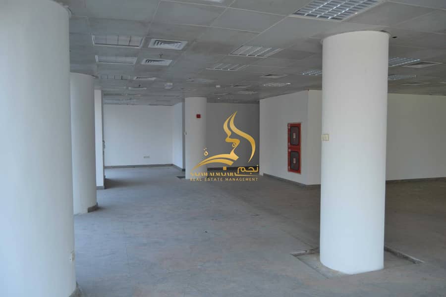 29 Showroom Vacant in Bin Ghanim Tower - Hamdan Street