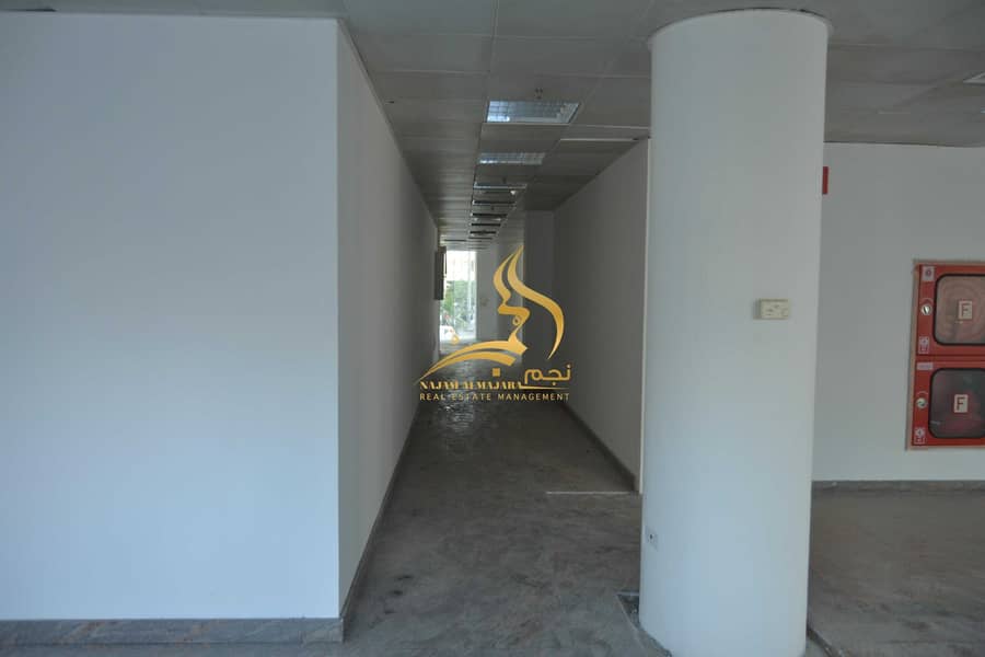 32 Showroom Vacant in Bin Ghanim Tower - Hamdan Street