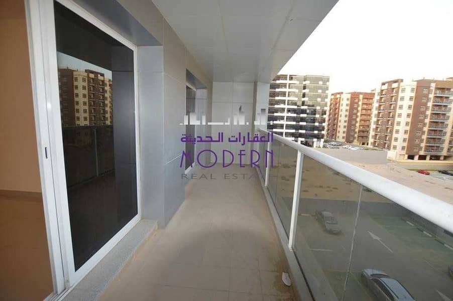 5 Spacious 1 bedroom apartment is available in DSO