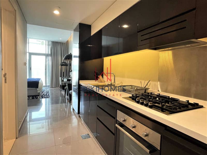 8 High Floor | 4 Cheques | With Balcony | 6 minutes to Dubai Mall