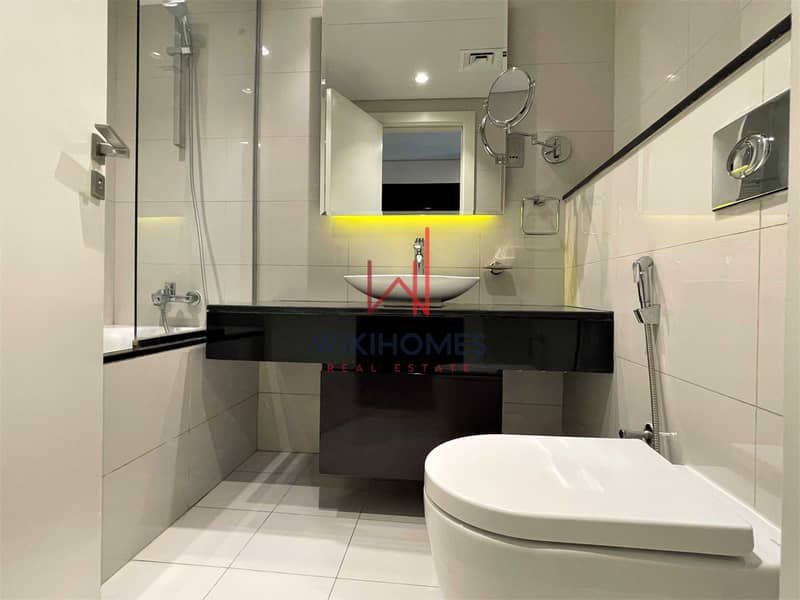 10 High Floor | 4 Cheques | With Balcony | 6 minutes to Dubai Mall