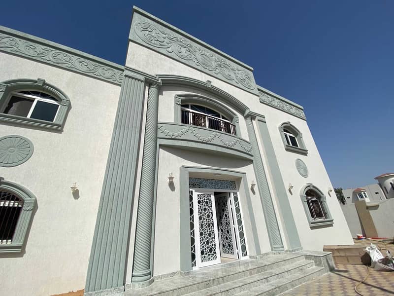 Luxurious seven-rooms  master villa in Azra