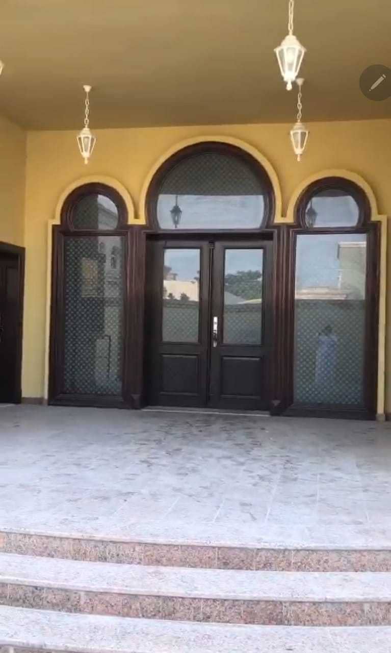 Huge 5 B/R Villa with majlis