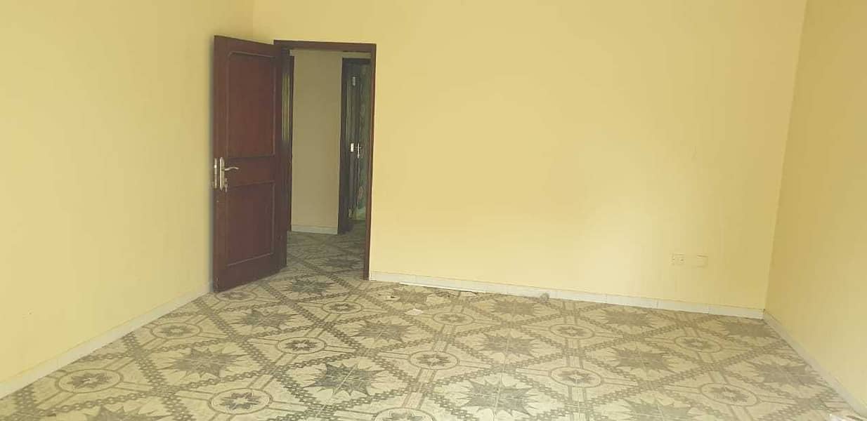 6 Classic Villa For Sale In Mizhar