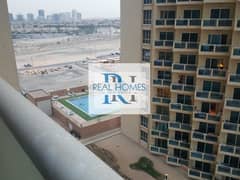 Studio with Parking! Rented Unit! Ideal For Investor