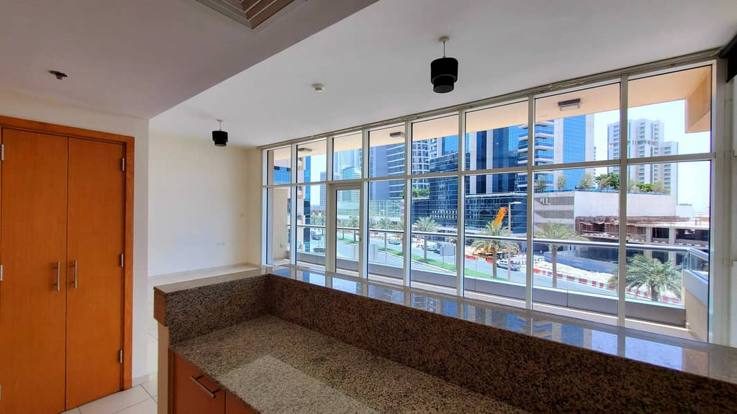 707 Sq Ft Studio! biggest in Business Bay 707 Sq Ft Studio! biggest in Business Bay