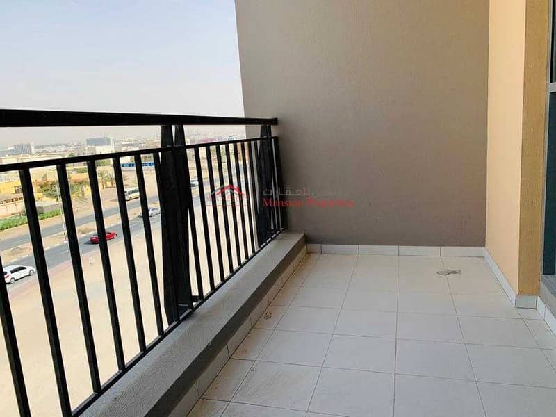 3 QUALITY 2 BEDROOM WITH BALCONY SHARED POOL AND GYM 14 MONTHS CONTRACT