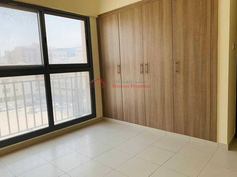 5 QUALITY 2 BEDROOM WITH BALCONY SHARED POOL AND GYM 14 MONTHS CONTRACT