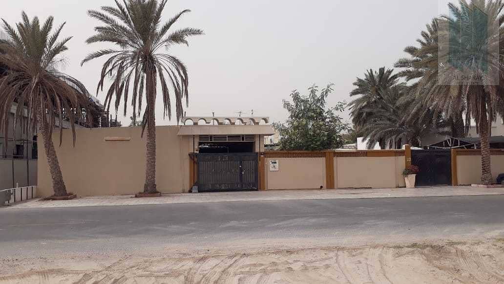 4 Arabic house for sale in Al Quoz 1 in good price