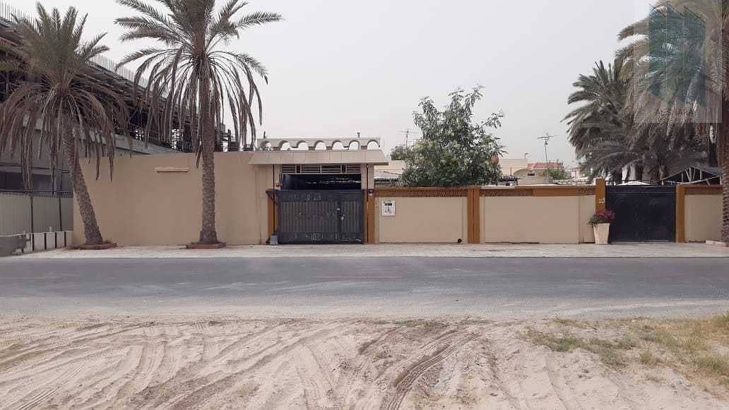 7 Arabic house for sale in Al Quoz 1 in good price