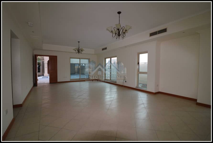 8 4 BHK Independent Villa in a compound with a Garden in Jumeirah
