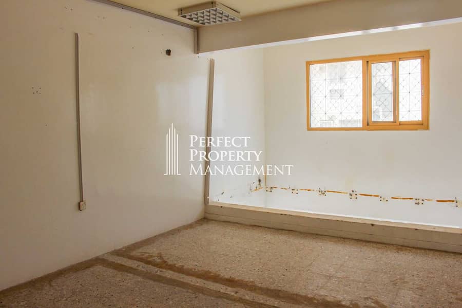 Very spacious shop for rent in a main street in Old Ras Al Khaimah