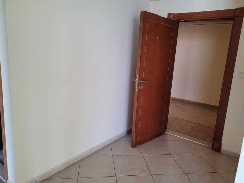4 Large 2 Bedroom Apartment with Store and Big Hall