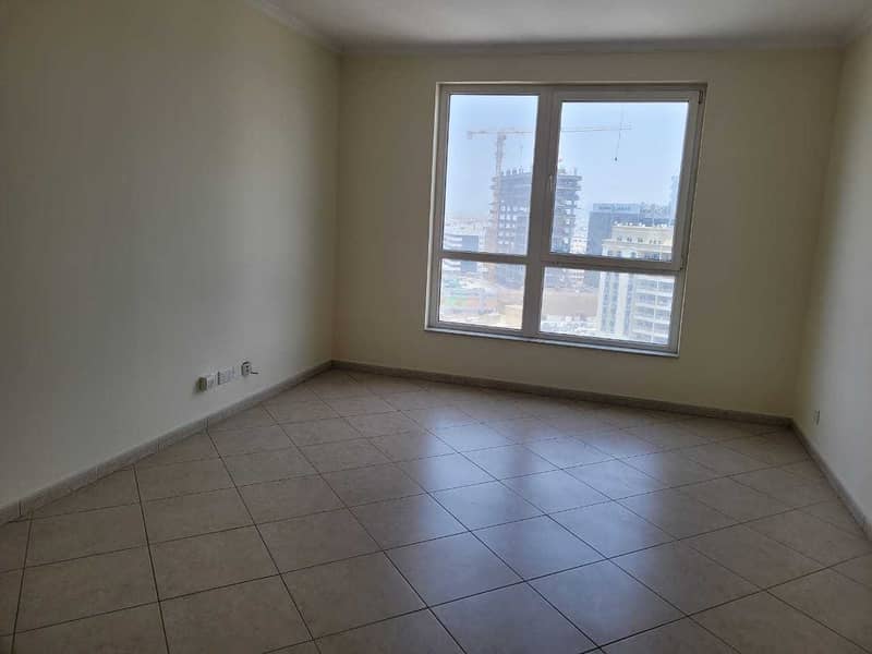 10 Large 2 Bedroom Apartment with Store and Big Hall