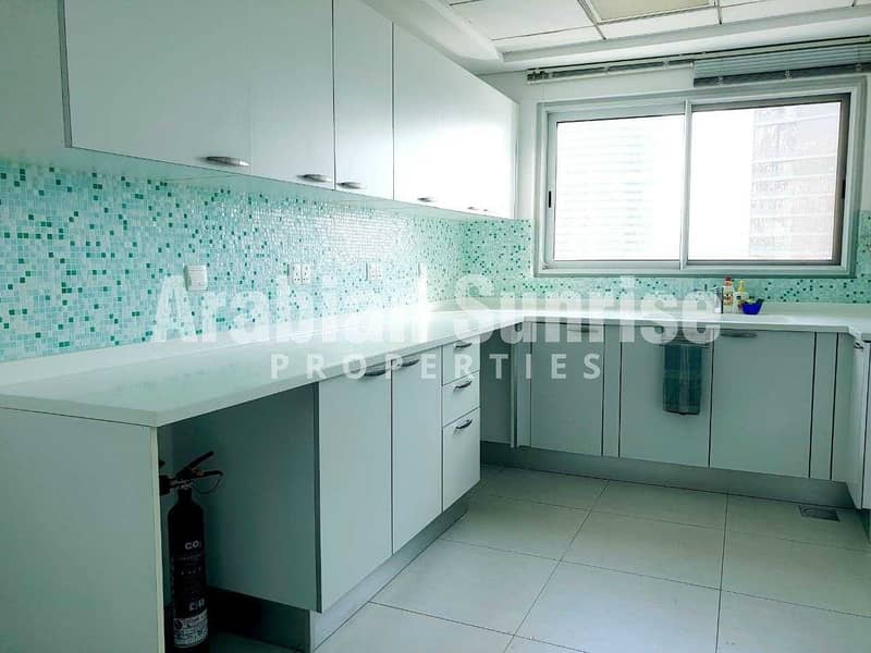 3 VACANT! High Floor 2+M BR Apt with Sea View