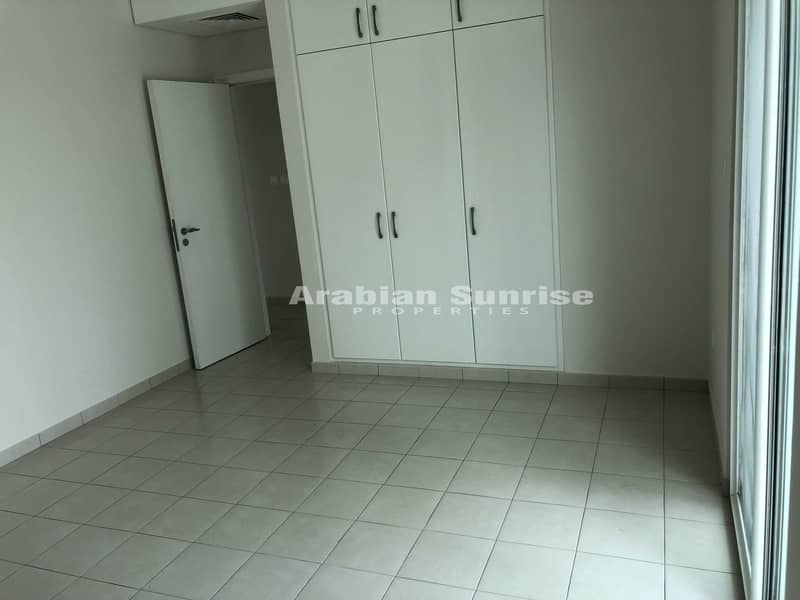 5 VACANT! High Floor 2+M BR Apt with Sea View