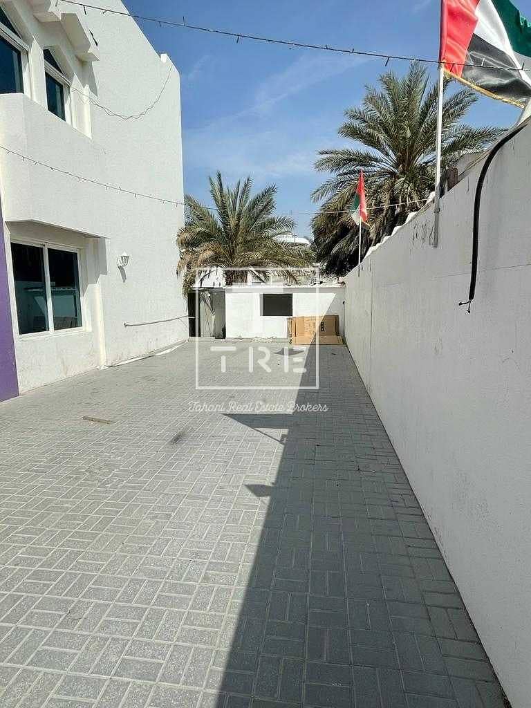 10 Commercial  Villa available for rent in heart of Jumeirah 1 300K/year