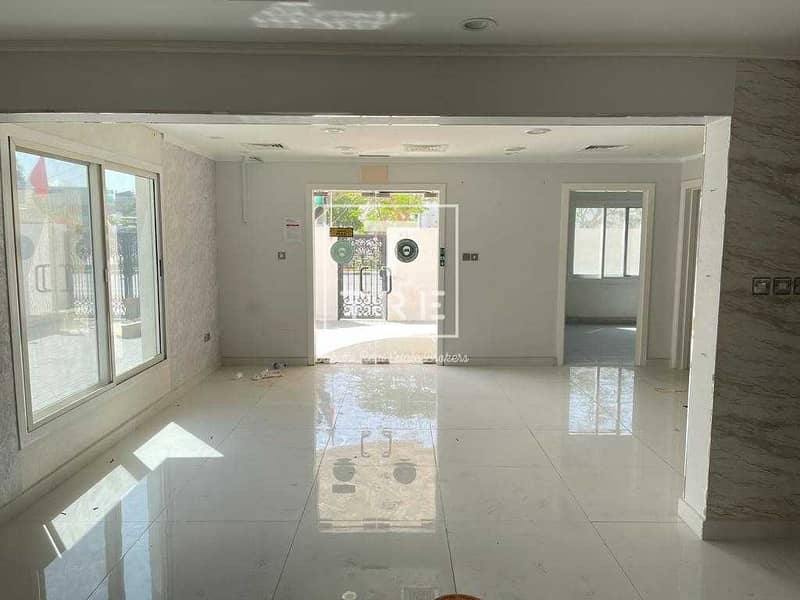 20 Commercial  Villa available for rent in heart of Jumeirah 1 300K/year